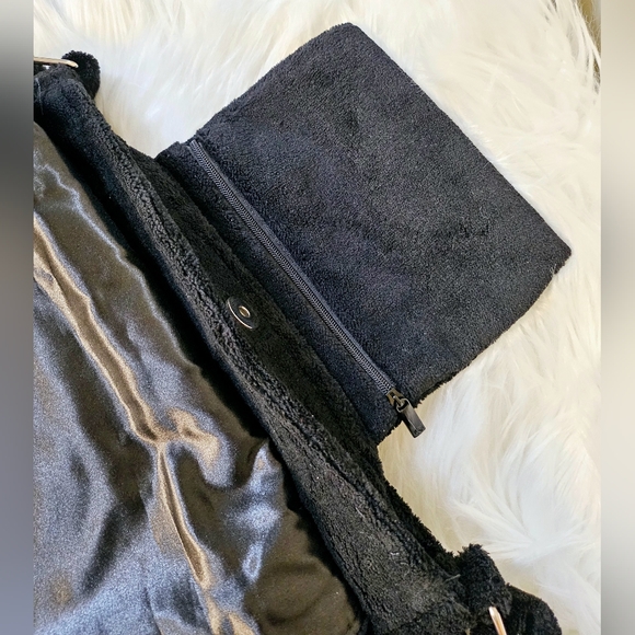 🖤 Chanel Crossbody Bag 🖤 - Picture 6 of 15